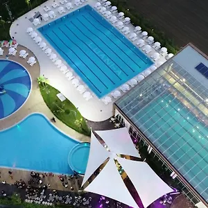 Luani-a & Wellness Center منتجع شكودر